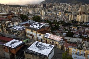 Ο Τραμπ άρχισε να βομβαρδίζει τη Βενεζουέλα: Ισχυρές εκρήξεις στο Καράκας, vid