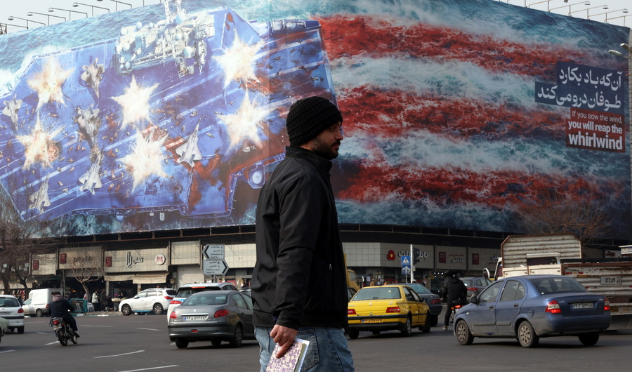 Οι Ιρανοί απαντούν στην απειλή πολέμου των ΗΠΑ με «βιβλική φράση» – ΦΩΤΟ