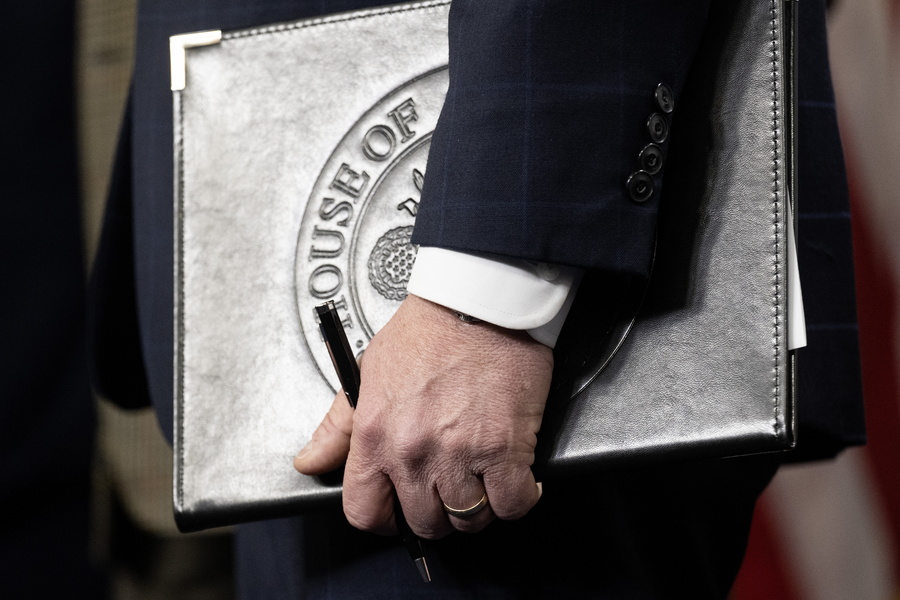 Υπόθεση Έπσταϊν: Τα γνωστά πρόσωπα που αναφέρονται στα νέα έγγραφα-«φωτιά»