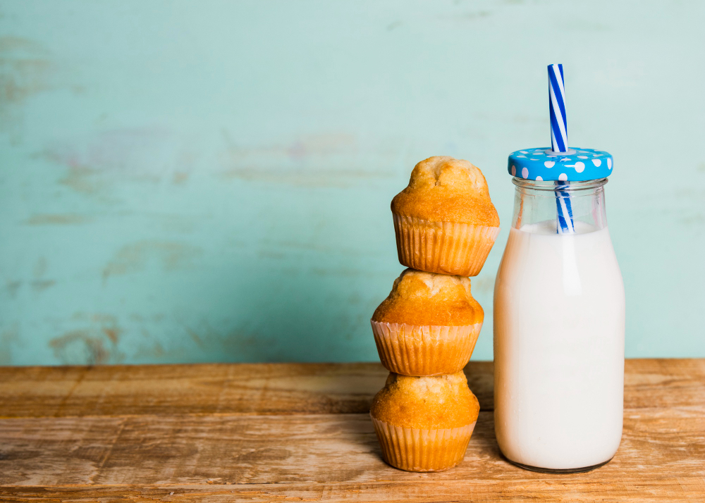 Η κυβέρνηση Τραμπ ξαναφέρνει το πλήρες γάλα σε όλα τα σχολεία, vid