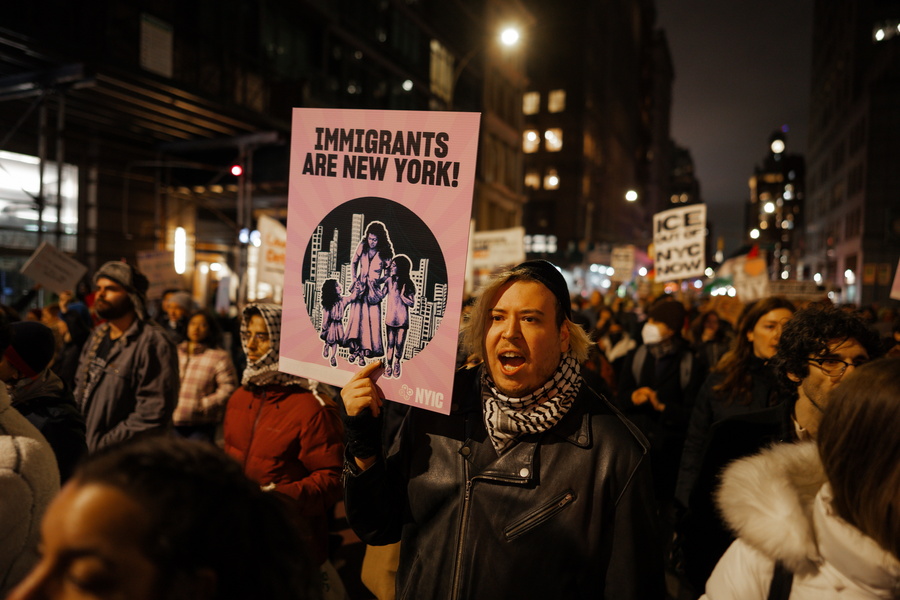 Στην αντεπίθεση οι διεθνιστές! Καλούν τον κόσμο να πάρει τα όπλα κατά του Τραμπ – Video