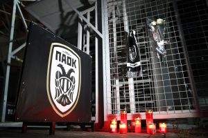 Οι φίλαθλοι της Νάπολι έφτιαξαν πανό για τους νεκρούς οπαδούς του ΠΑΟΚ