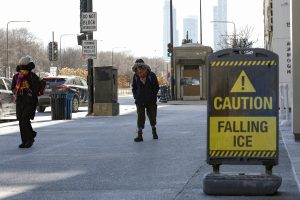 Σφοδρή χειμερινή καταιγίδα σαρώνει τις ΗΠΑ – Ακυρώσεις πτήσεων, άδεια ράφια στα σούπερ μάρκετ, vid