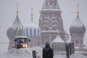 Εντυπωσιάζει το φαινόμενο των «τριών ήλιων» στη Ρωσία, vid