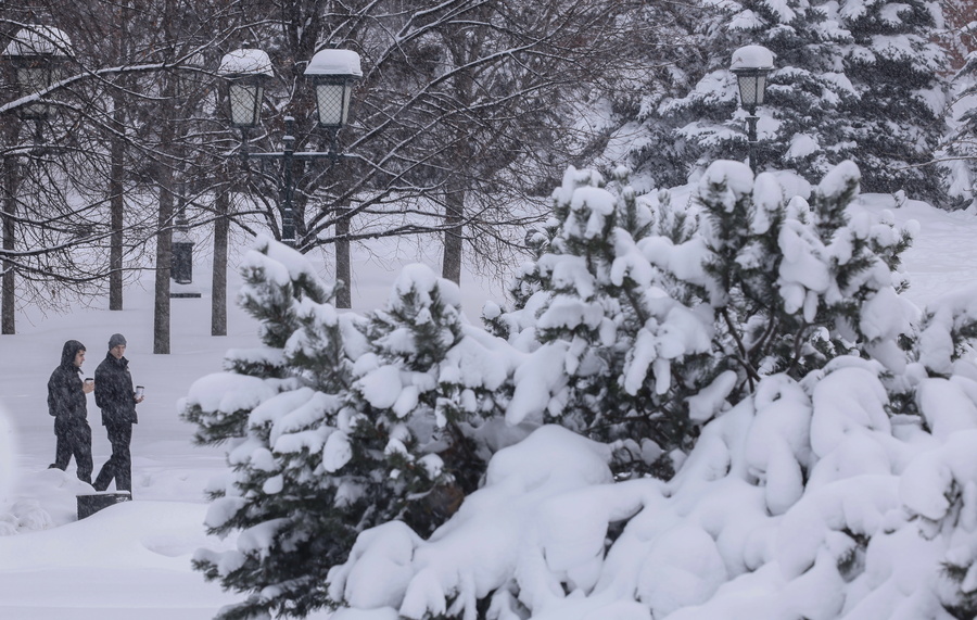 Γιατροί… «ξεπάγωσαν» άνδρα που αποκοιμήθηκε σε παγκάκι στην πιο κρύα περιοχή της Ρωσίας
