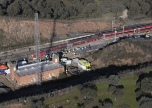 Σιδηροδρομική τραγωδία στην Ισπανία: Στους 45 οι νεκροί από τη σύγκρουση τρένων στο Αδαμούθ