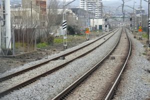 Σκληρές εικόνες από Βιετνάμ: Τρένο παρέσυρε όχημα και σκότωσε έναν από τους επιβάτες (ΒΙΝΤΕΟ)