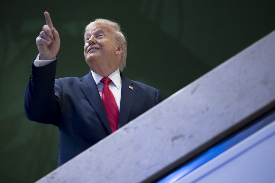 Στο έλεος του Τραμπ οι Ευρωπαίοι και το ΝΑΤΟ – Καταιγιστικές γεωπολιτικές εξελίξεις