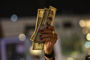 ΗΠΑ: Σαφής επιβράδυνση για τον πληθωρισμό τον Ιανουάριο, έπεσε στο 2,4%