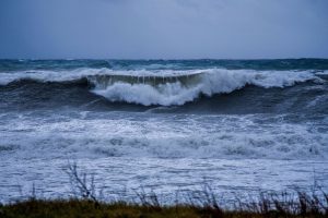 Καιρός: Προειδοποίηση για θυελλώδεις ανέμους σε Β. Αιγαίο και Ιόνιο – Ανεβαίνει κι άλλο η θερμοκρασία