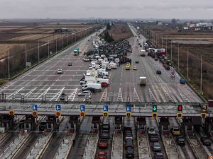 Θεσσαλονίκη: Επ’ αόριστον απεργία στις λαϊκές – Μηχανοκίνητη πορεία παραγωγών στα διόδια Μαλγάρων