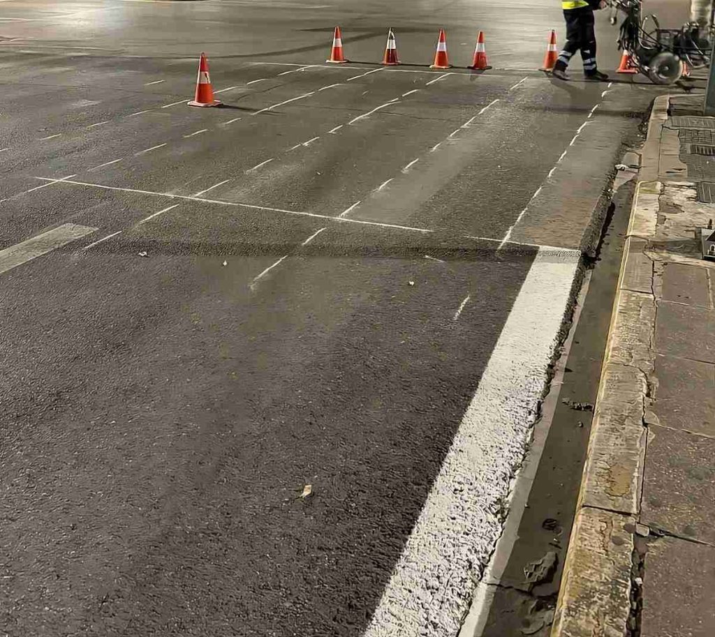 Σε εξέλιξη οι ασφαλτοστρώσεις του Δήμου Πειραιά σε κεντρικούς δρόμους του Νέου Φαλήρου