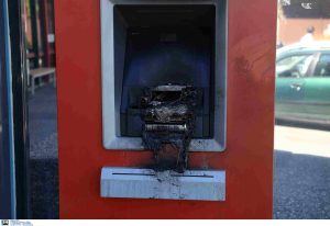 Θεσσαλονίκη: Φωτιά σε ΑΤΜ τράπεζας, στην Αντιγονιδών, τα ξημερώματα