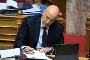 Βουλή: Αναγκαία μεταρρύθμιση για τη μετάβαση των Ενόπλων Δυνάμεων στη νέα εποχή, δηλώνει η κυβέρνηση