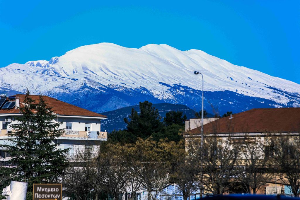 Αλυσίδες στα ορεινά και κλειστά σχολεία σε Δράμα και Ξάνθη λόγω του χιονιά