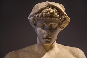 Σπουδαία ανακάλυψη σε αρχαία ελληνική πόλη: Βρέθηκε κεφαλή του αγάλματος του Ερμή 1.800 ετών – Δείτε εικόνες