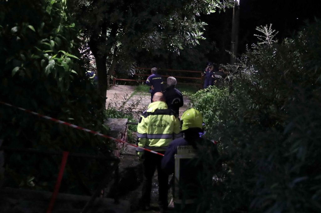 Φωτιά σε υπαίθριο χώρο στη Δάφνη Αττικής – Στο σημείο 12 πυροσβέστες με 4 οχήματα