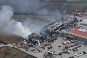 Τρίκαλα: Ψάχνουν τα αίτια της φονικής έκρηξης