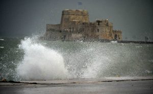 Έκτακτο δελτίο επιδείνωσης της ΕΜΥ:  Έρχεται “κύμα ψύχους” μέχρι το πρωί της Τετάρτης – Πού θα χιονίσει