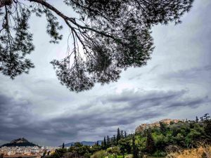 Άστατος ο καιρός και σήμερα με νεφώσεις, τοπικές βροχές και μεμονωμένες καταιγίδες