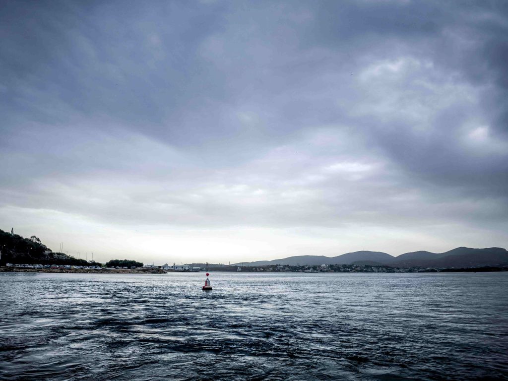 Άστατος ο καιρός και σήμερα: Συννεφιά, τοπικές βροχές και καταιγίδες – Νέα επιδείνωση από αύριο