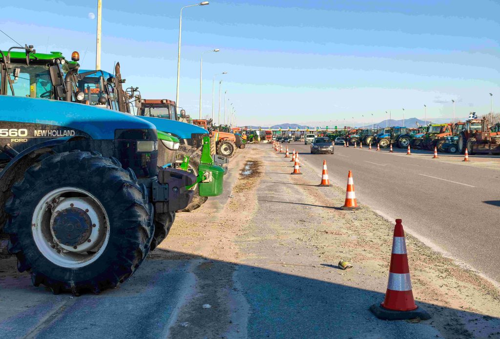 Μακεδονία: Ανοιχτά για τα Θεοφάνεια τα μπλόκα των αγροτών, πολύωροι αποκλεισμοί σήμερα