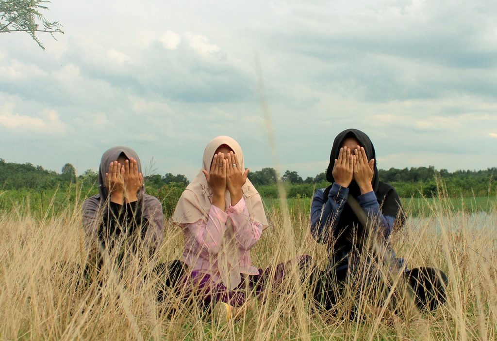 Συρία: Επαρχία απαγορεύει το μακιγιάζ στις γυναίκες που εργάζονται σε δημόσιες υπηρεσίες – Οργή στα social media