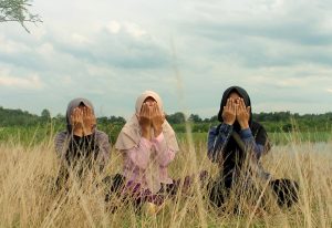 Συρία: Επαρχία απαγορεύει το μακιγιάζ στις γυναίκες που εργάζονται σε δημόσιες υπηρεσίες – Οργή στα social media