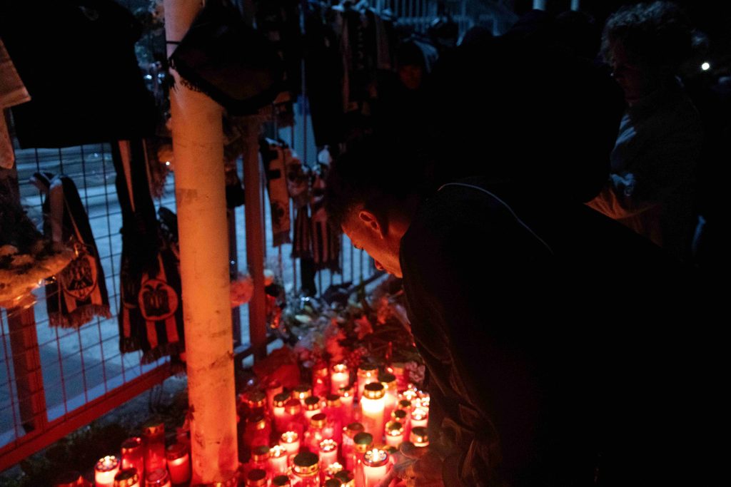 Οπαδοί στη Ρωσία ανήρτησαν πανό για τους νεκρούς φίλους του ΠΑΟΚ – ΦΩΤΟ