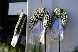 Το τελευταίο αντίο στον Γιώργο Παπαδάκη στο αποτεφρωτήριο Ριτσώνας