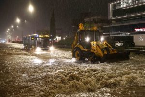 Ρεκόρ βροχής στην Αττική – Πάνω από 140 χιλιοστά σε Νομισματοκοπείο, Χαλάνδρι, Βύρωνα, Δροσιά και Ηλιούπολη