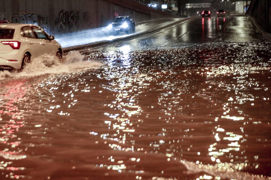 Κακοκαιρία: Ποιοι δρόμοι παραμένουν κλειστοί στην Αττική