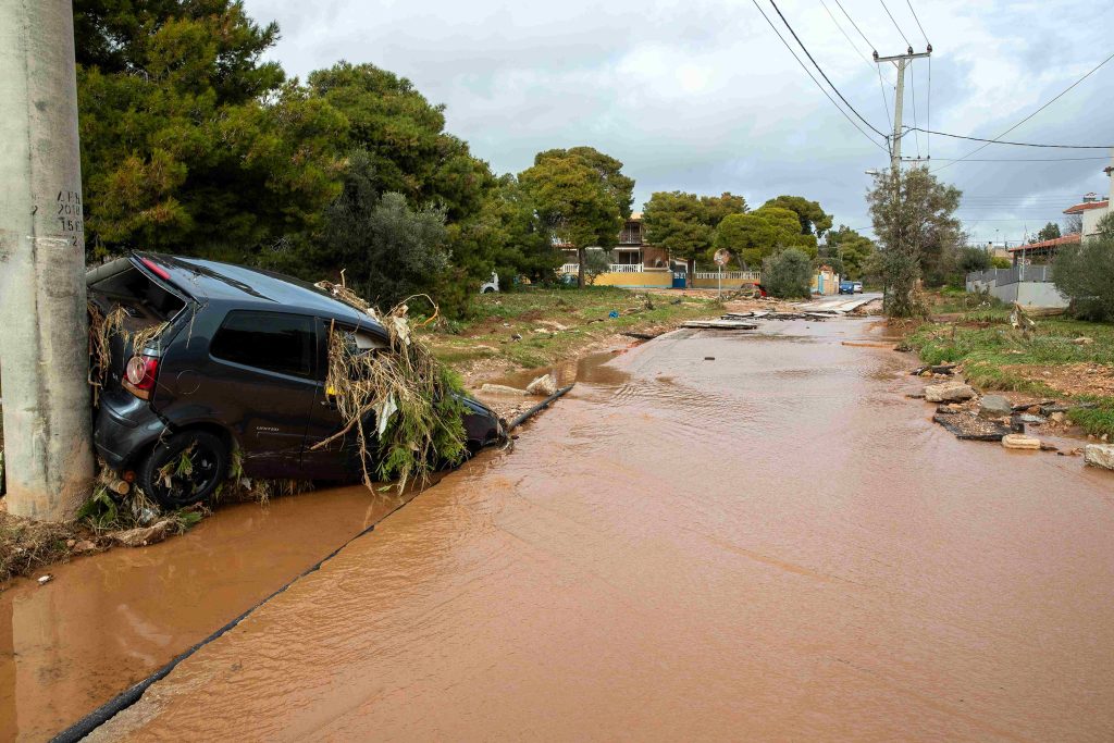 Κακοκαιρία: Εικόνες βιβλικής καταστροφής και στη Βάρη – Σε κατάσταση έκτακτης ανάγκης ο Δήμος