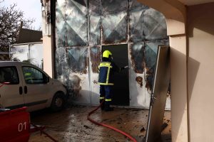 Πυρκαγιά σε αποθήκες επιχείρησης στο Κορωπί