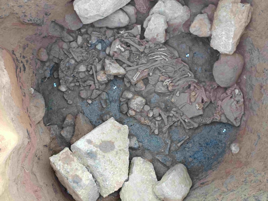 Σημαντικά αρχαιολογικά ευρήματα στη Ραφήνα – Βρέθηκε ταφή σε πίθο και λάκκος με μακρόχρονη χρήση και ίχνη καύσης