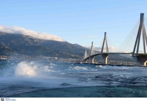 Προβλήματα στα ακτοπλοϊκά δρομολόγια από τους ισχυρούς ανέμους – Κλειστή η πορθμειακή γραμμή Ρίου – Αντιρρίου