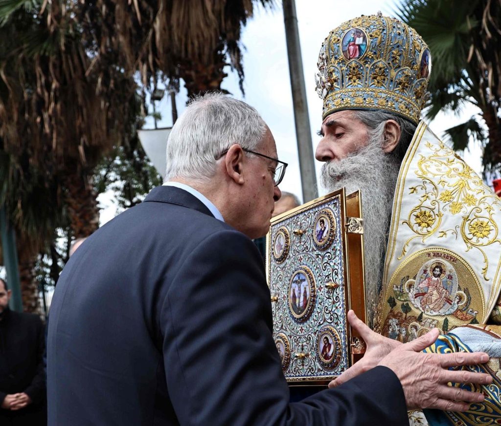 Τασούλας από λιμάνι Πειραιά: “Γιορτάζουμε σήμερα τα ολόφωτα Φώτα”