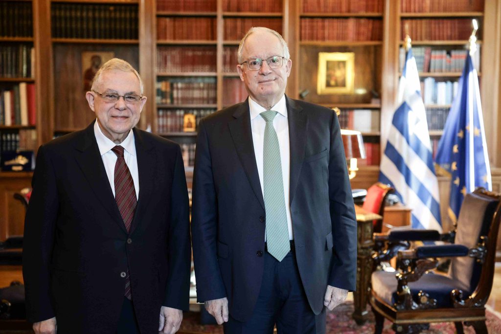 Προεδρικό Μέγαρο: Συνάντηση Τασούλα με τον πρώην πρωθυπουργό Λ. Παπαδήμο