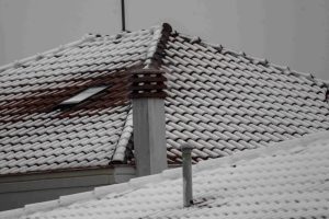 Χιονίζει από το πρωί στα Τρίκαλα – Πού απαγορεύεται η κυκλοφορία, vid