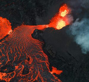 Συνεχίζει να «βρυχάται» η Αίτνα – Νέα βίντεο με  εκτόξευση τέφρας και ποτάμια λάβας
