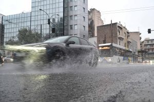 Κακοκαιρία: Ρεκόρ βροχής και ριπών ανέμου σε πολλές περιοχές της Αττικής -175 mm στου Παπάγου