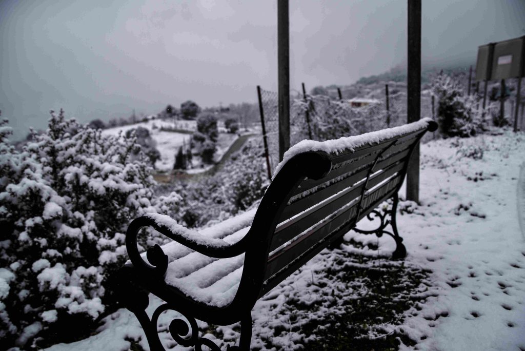 Κακοκαιρία στην Ήπειρο: Χιονόπτωση ακόμη και στο κέντρο των Ιωαννίνων – Το “έστρωσε” στα ορεινά της Άρτας