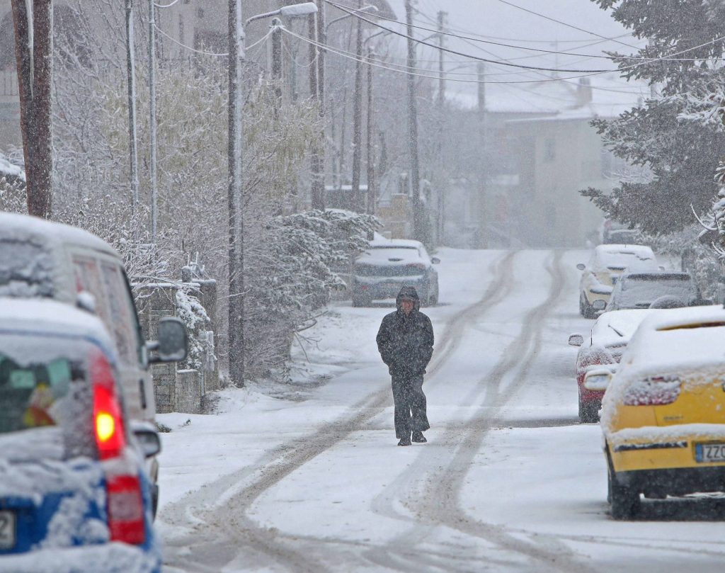 Χιονόπτωση στα ορεινά της Θεσσαλονίκης: Κλειστός ο δρόμος Χορτιάτη–Αγίου Βασιλείου