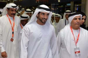 Ο πρίγκιπας του Ντουμπάι ταξιδεύει με αυτόνομο ταξί και…ο βοηθός ΑΙ του ζητάει selfie, vid