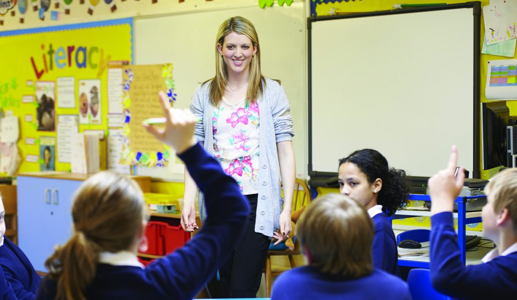 Ρεκόρ για 90χρονη καθηγήτρια στο Μίσιγκαν: Διδάσκει 67 ολόκληρα χρόνια – “Δεν σχεδιάζω να πάρω σύνταξη” είπε, vid