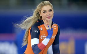 Η “Ιπτάμενη Ολλανδή” Γιούτα Λίρνταμ κέρδισε το χρυσό μετάλλιο στο πατινάζ ταχύτητας, vid