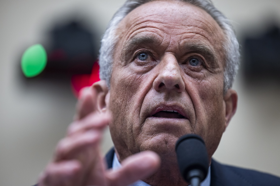 Επικός RFK: Δημοσίευσε τον εαυτό του ως φιγούρα δράσης που μάχεται το “τέρας”, vid