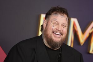 Τραγουδιστής της κάντρι δηλώνει μπροστά σε όλους στα Grammys ότι ο Ιησούς τον έσωσε – ΒΙΝΤΕΟ