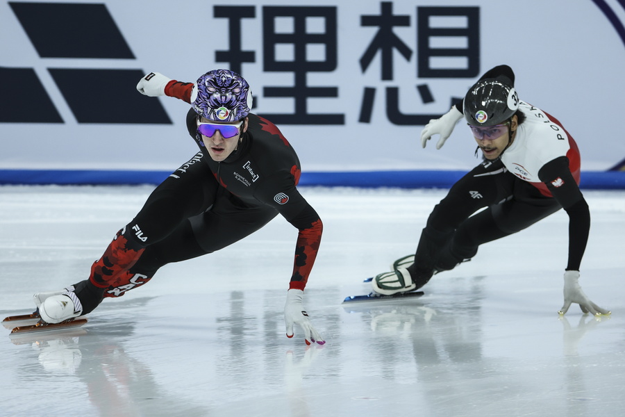 Εικονολήπτης “τα είδε” όλα! Σκέιτερ γλιστράει στον πάγο και τον σέρνει μαζί του, vid