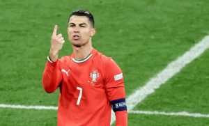 Ο Κριστιάνο Ρονάλντο με αραβικό παραδοσιακό μανδύα πανηγύρισε το 964ο γκολ! ΒΙΝΤΕΟ